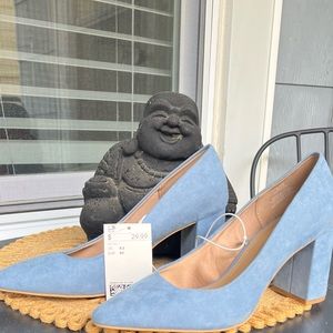 H&M pointed wide heel pump in blue. Never worn with tag.